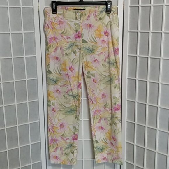 MODA international pants With A Beautiful Light Colored Floral Design - Picture 2 of 15
